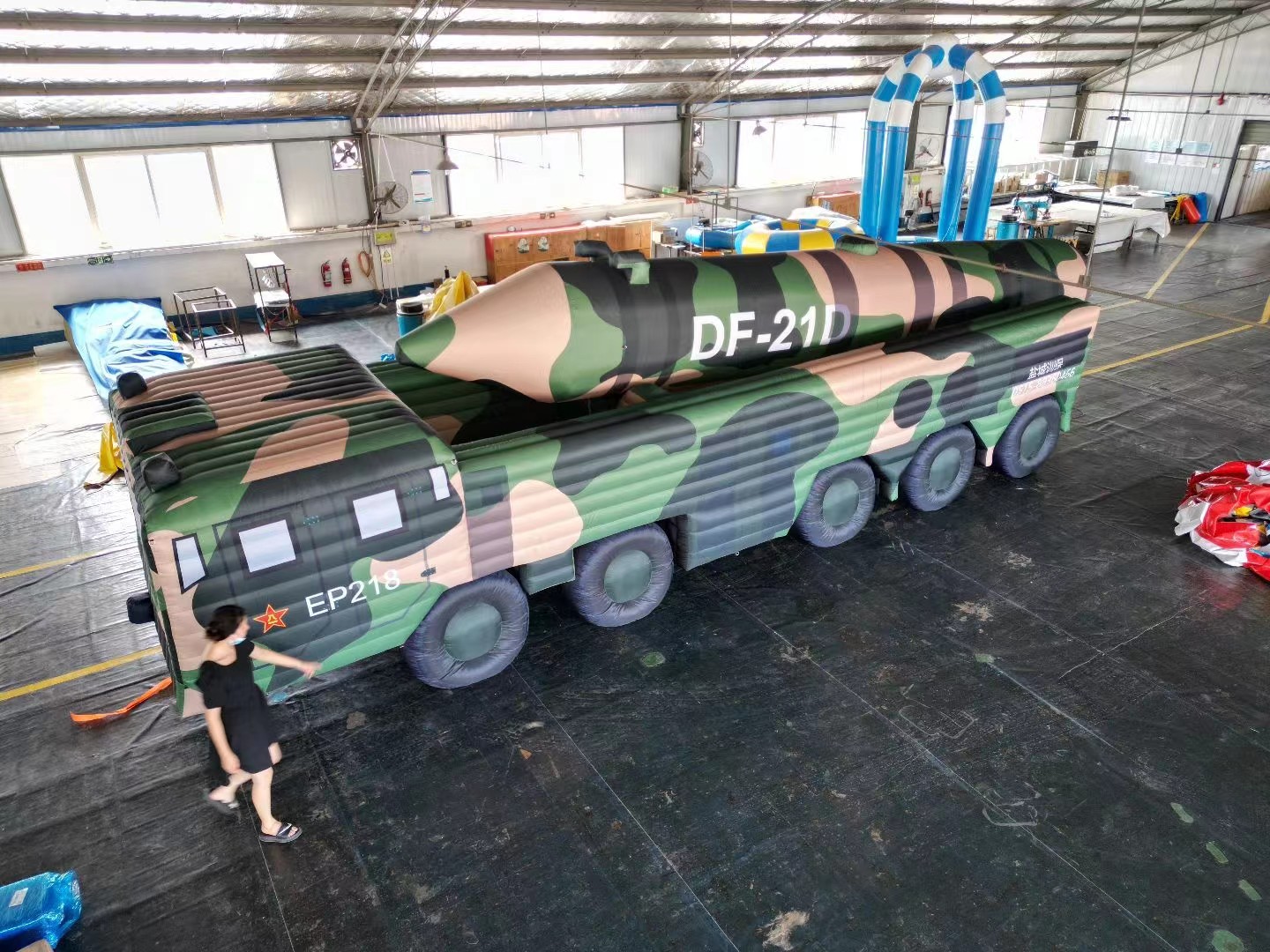 榕江双塔充气导弹发射车：迅速部署，迅速发射